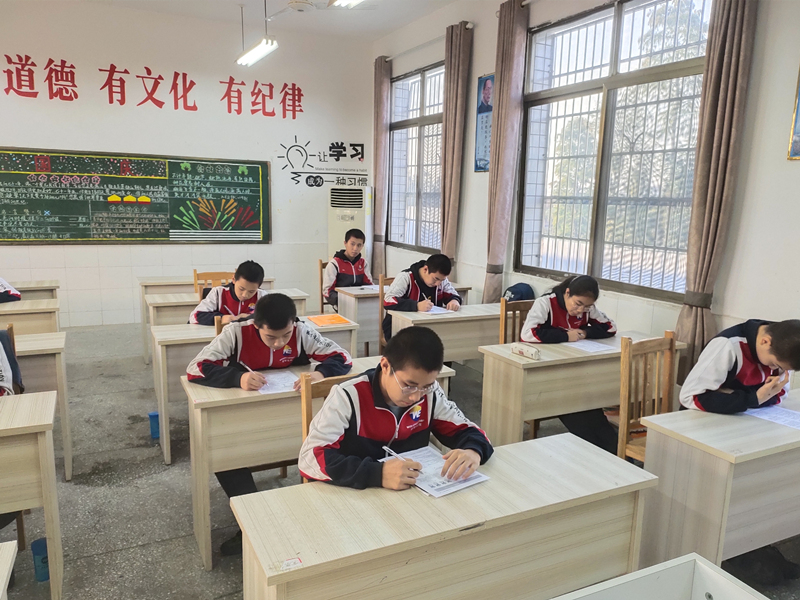 青少年特訓(xùn)學(xué)校,素質(zhì)教育學(xué)校,厭學(xué)孩子學(xué)校