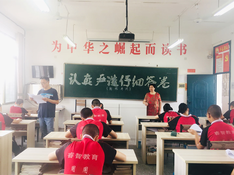 青少年特訓(xùn)學(xué)校,素質(zhì)教育學(xué)校,厭學(xué)孩子學(xué)校