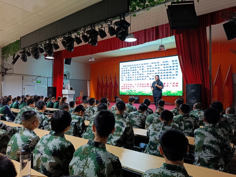 封閉式軍事化學(xué)校,軍事訓(xùn)練學(xué)校