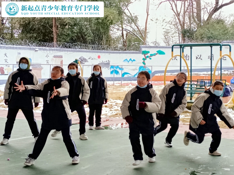 新起點(diǎn)青少年特訓(xùn)學(xué)校舉辦丟沙包趣味活動(dòng)